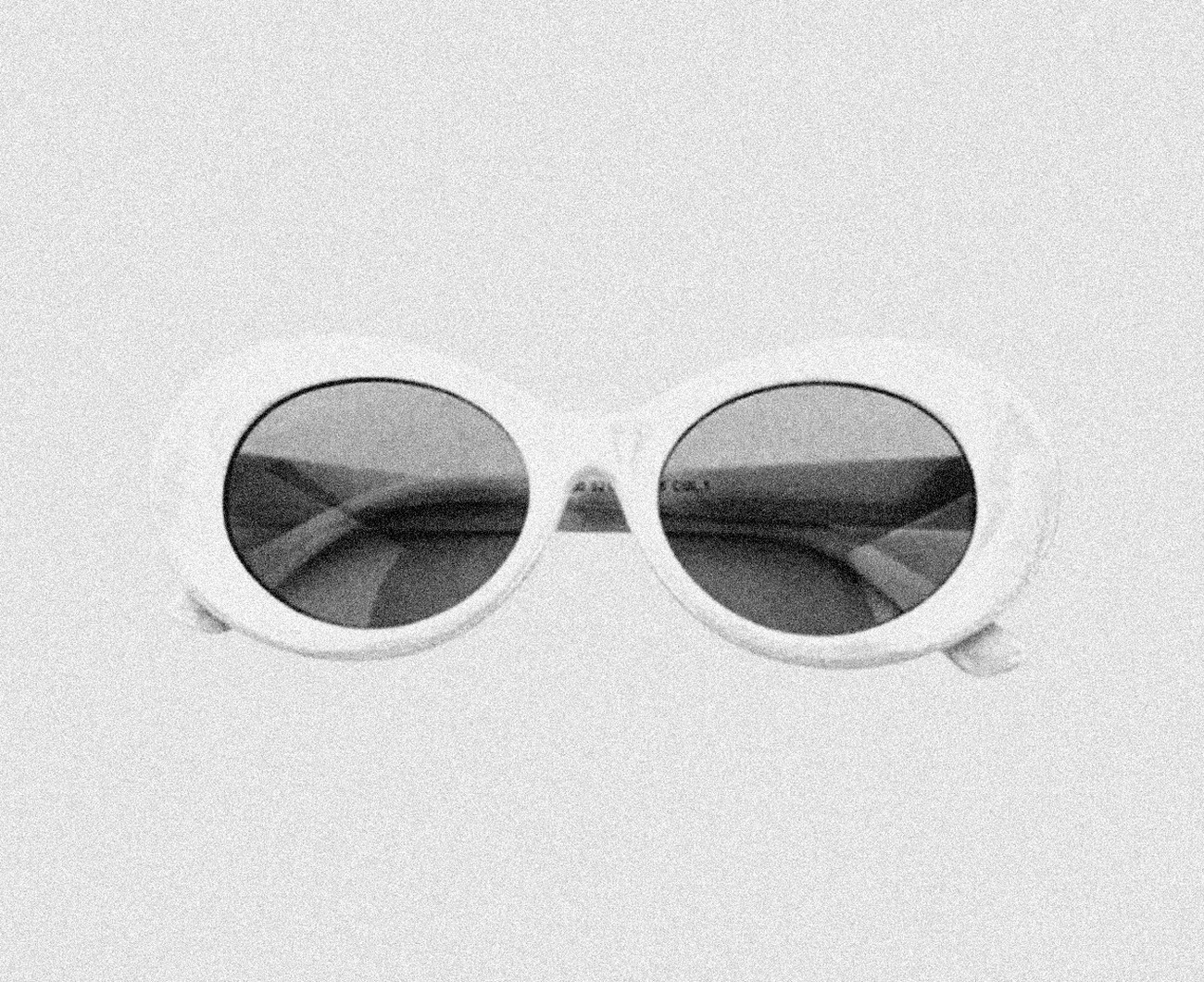 Lentes ovalados blancos